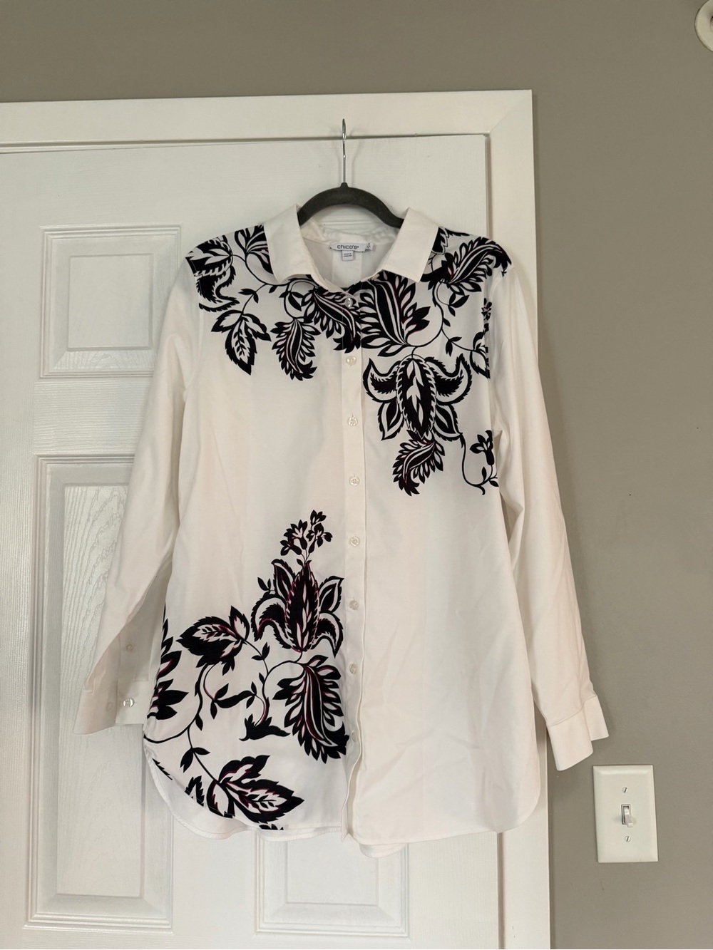 Chicos White Black Floral Button Down Shirt Office Business